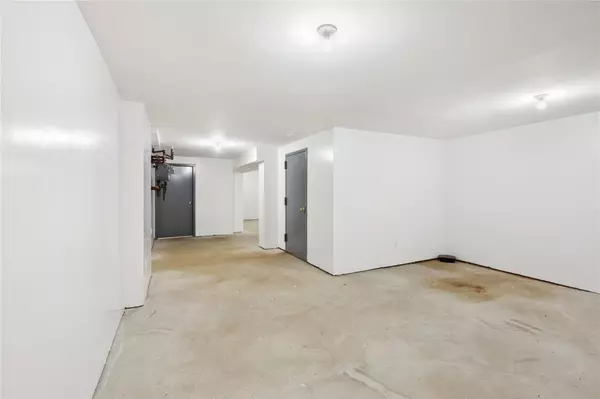 Corona, NY 11368,4913 106th ST