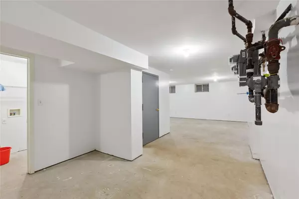Corona, NY 11368,4913 106th ST