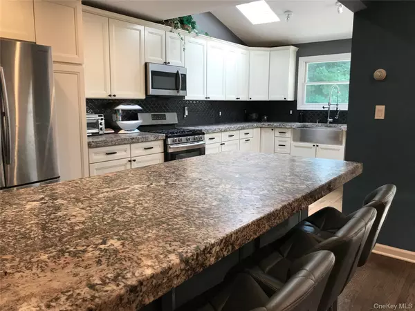 Wantagh, NY 11793,520 Ann LN