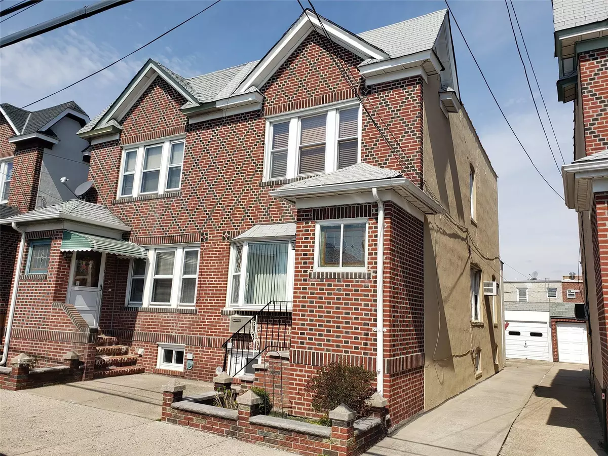 Middle Village, NY 11379,79-65 69th RD