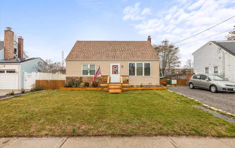 26 Lombardi PL, Amityville, NY 11701