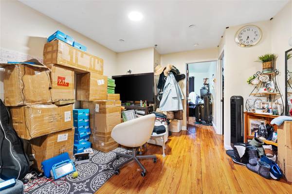 Corona, NY 11368,10810 35th AVE