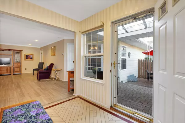 Coram, NY 11727,36 Theodore DR