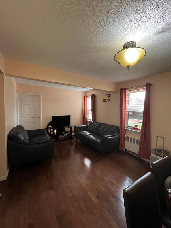Kew Garden Hills, NY 11367,138-30 68th DR #1B