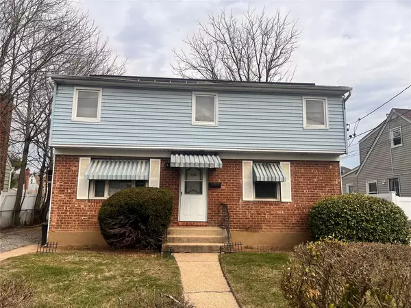 759 Barry PL, Uniondale, NY 11553