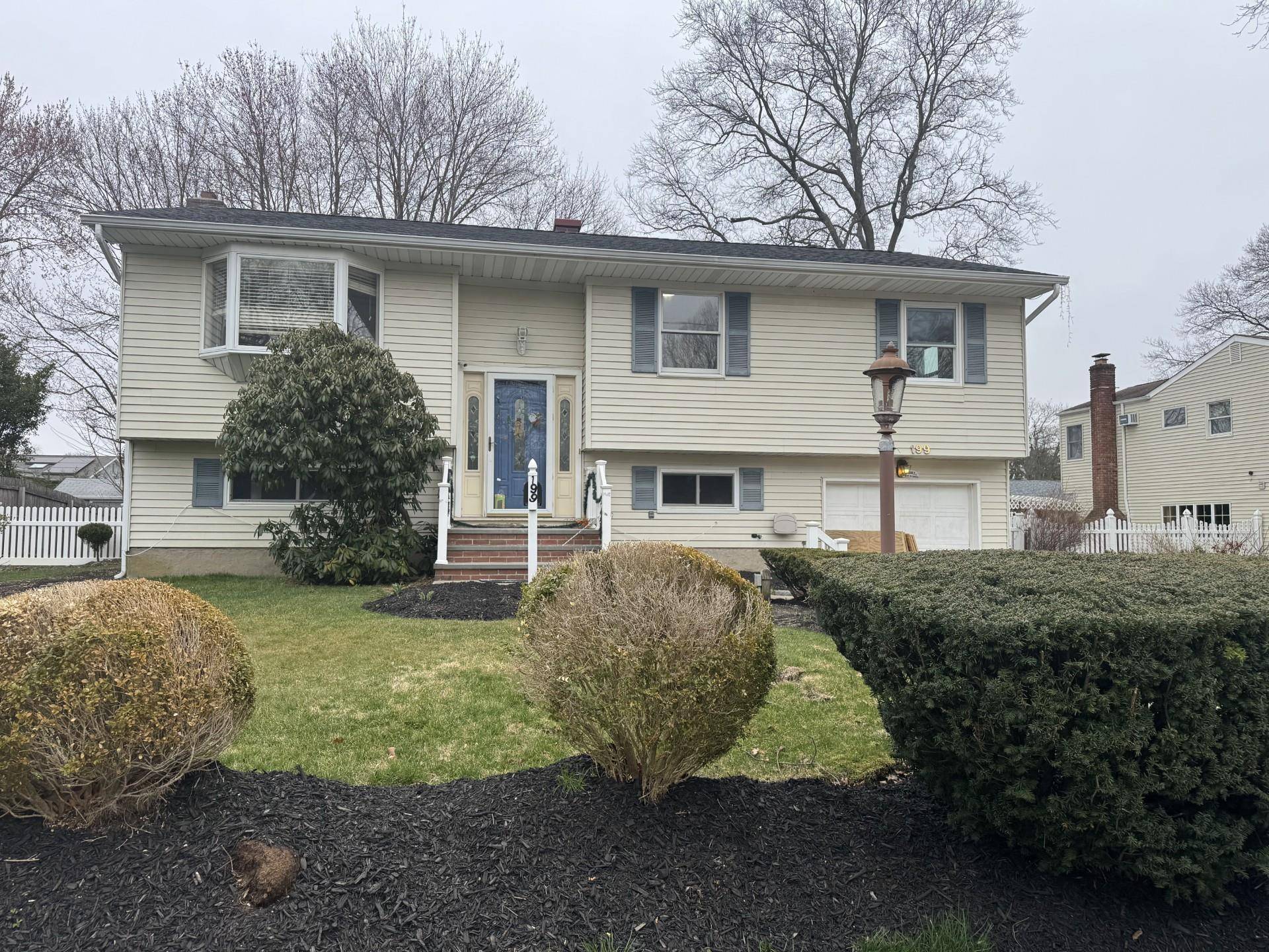 Ronkonkoma, NY 11779,199 Holbrook RD