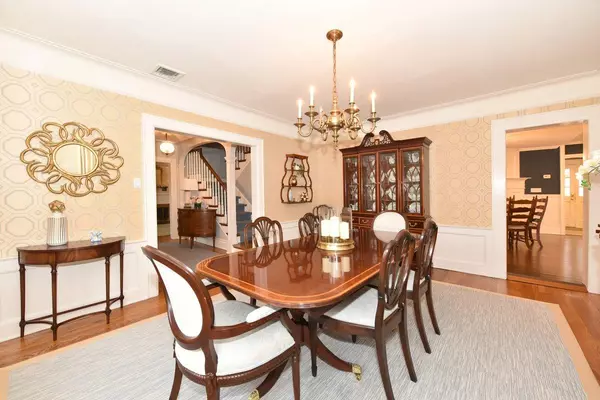 Garden City, NY 11530,127 Newmarket RD
