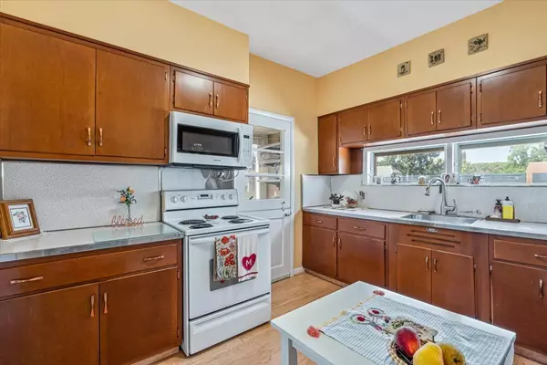 Bayside, NY 11361,35-30 211th ST
