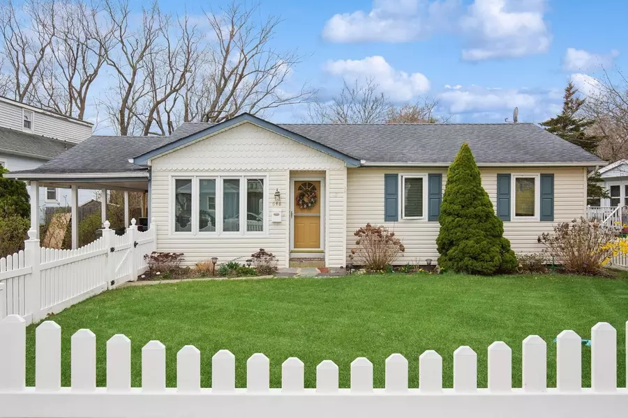 648 Northville TPKE, Riverhead, NY 11901