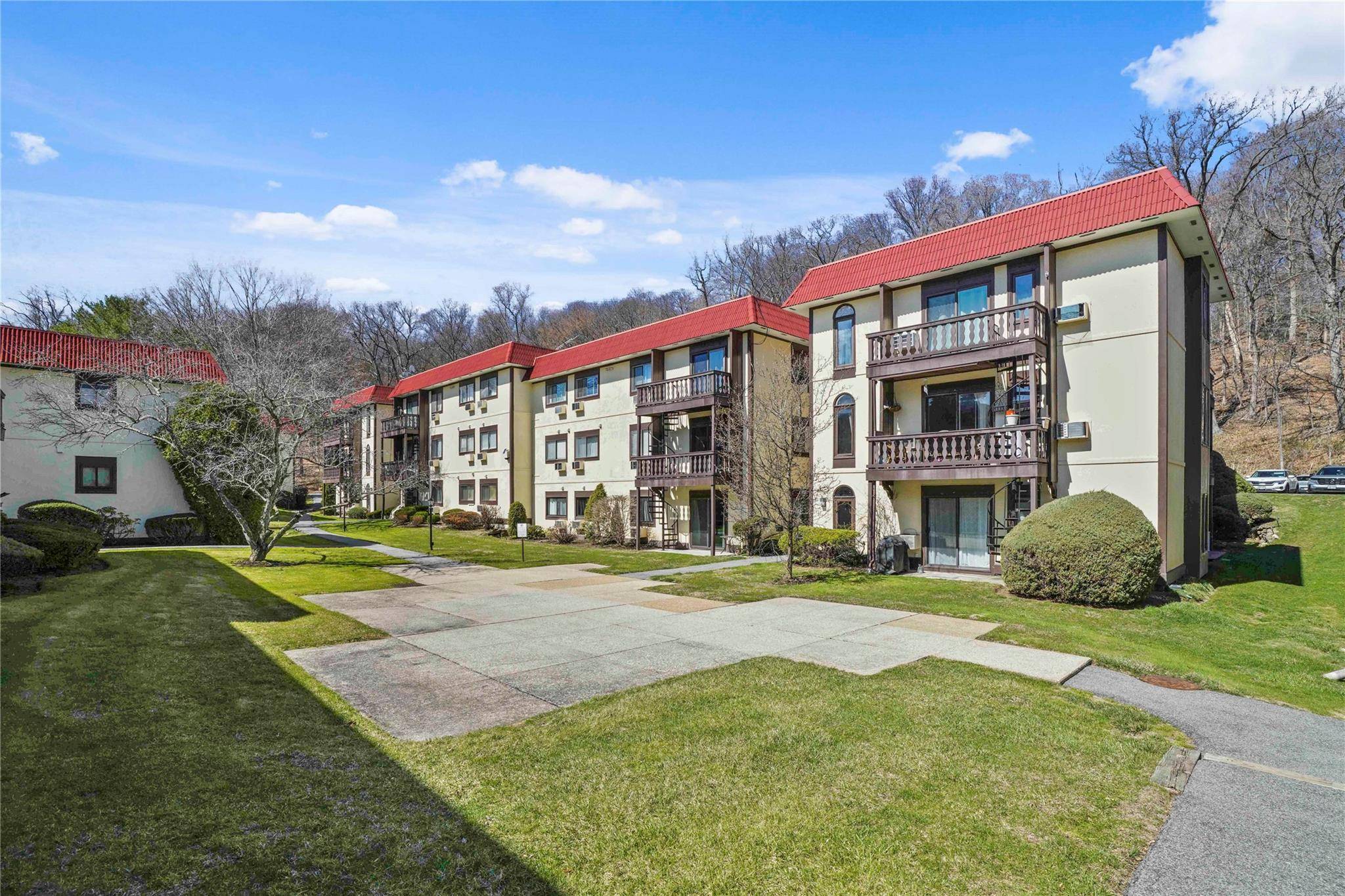 15 Granada CRES #6, White Plains, NY 10603
