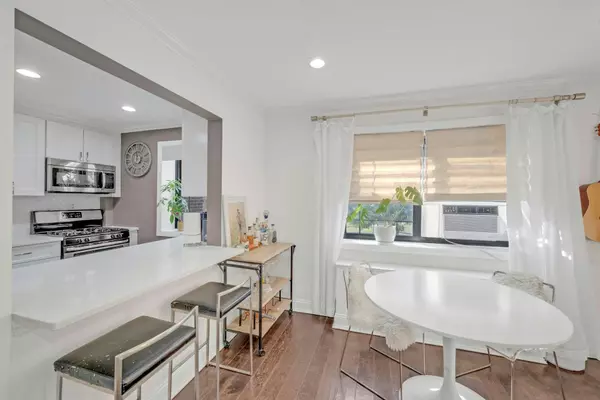 Eastchester, NY 10709,45 Manchester RD #2R