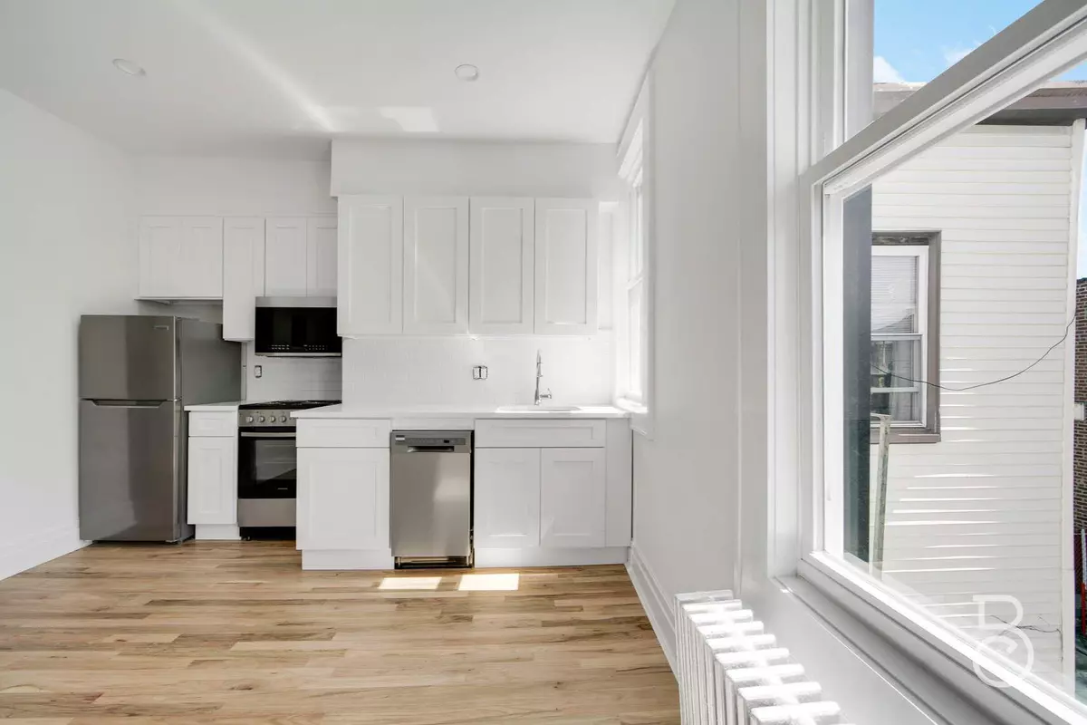 Astoria, NY 11105,23-77 32nd ST