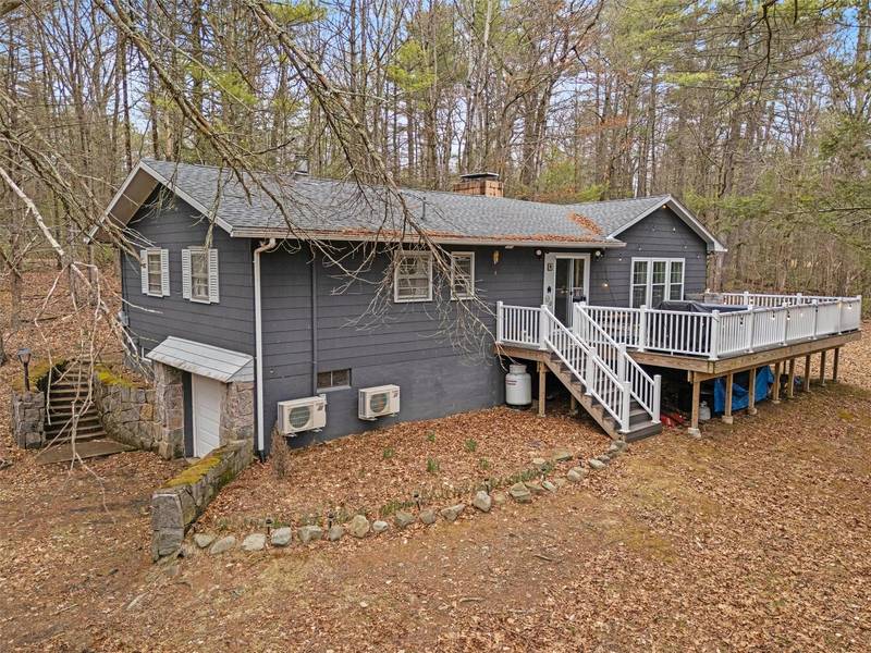 30 Cherry Ln, Kerhonkson, NY 12446