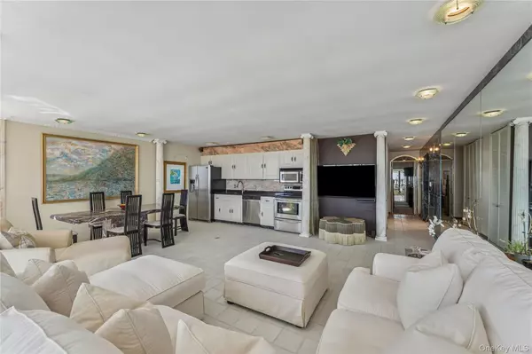 Westhampton Beach, NY 11978,253 Dune RD #48