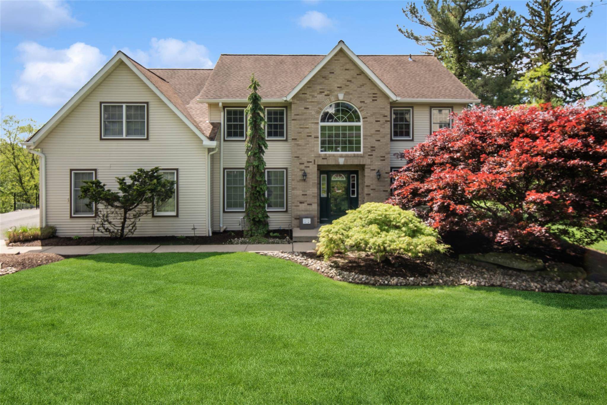 5 Dundee CT, Spring Valley, NY 10977