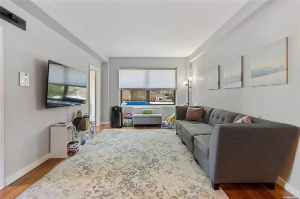 Rego Park, NY 11374,99-60 63 RD #1E