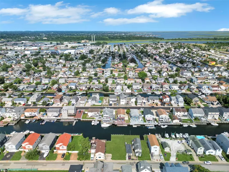 215 Sportsmans AVE, Freeport, NY 11520