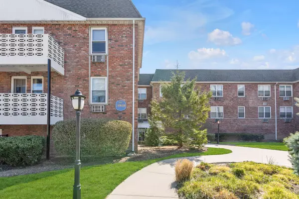 2 Fowler AVE #103, Lynbrook, NY 11563