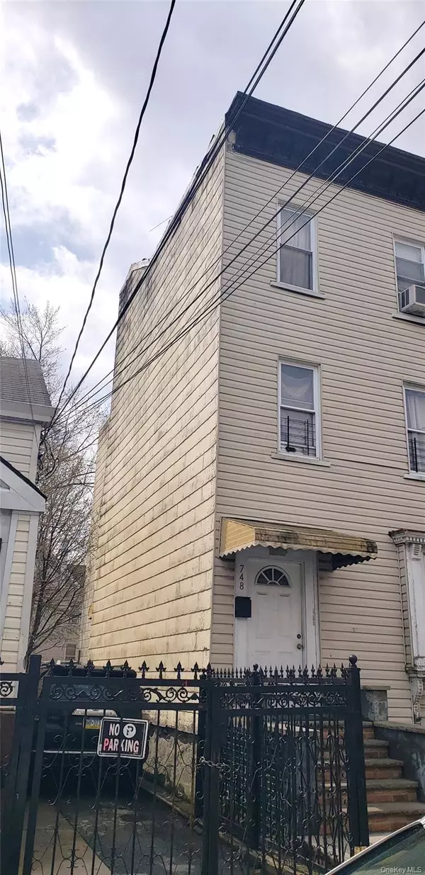 Bronx, NY 10466,748 E 223rd ST