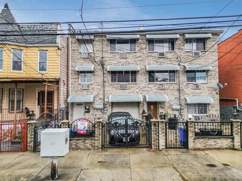 931 E 216th ST, Bronx, NY 10469