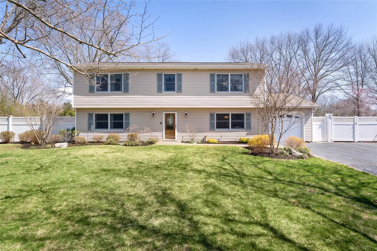 South Setauket, NY 11720,91 Strathmore Village DR