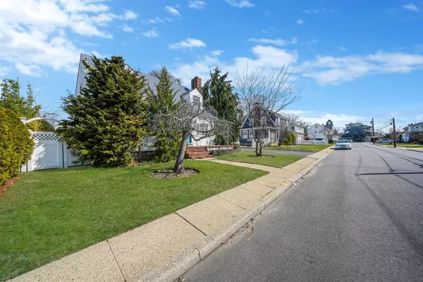 Baldwin, NY 11510,695 Koelbel CT
