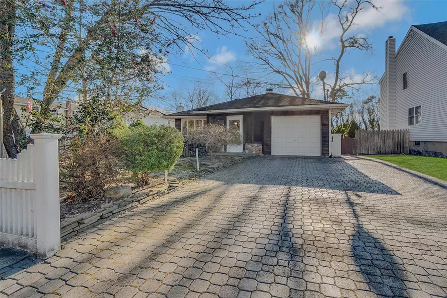 283 W End AVE, Shirley, NY 11967