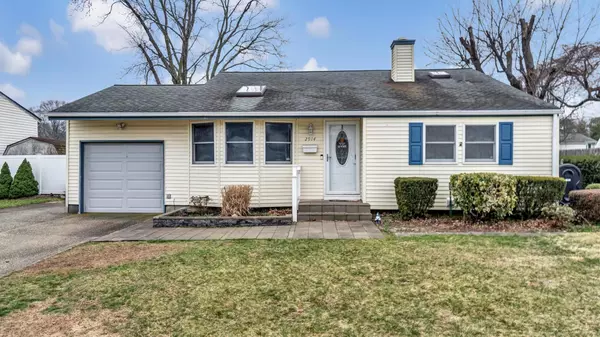 2914 Acorn AVE, Medford, NY 11763