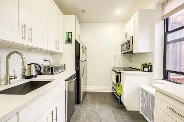 Forest Hills, NY 11375,109-20 Queens BLVD #6D