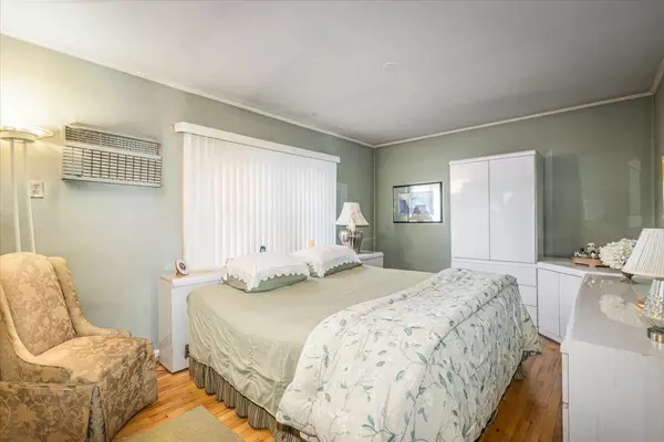 Fresh Meadows, NY 11360,56-12 175 Place #A