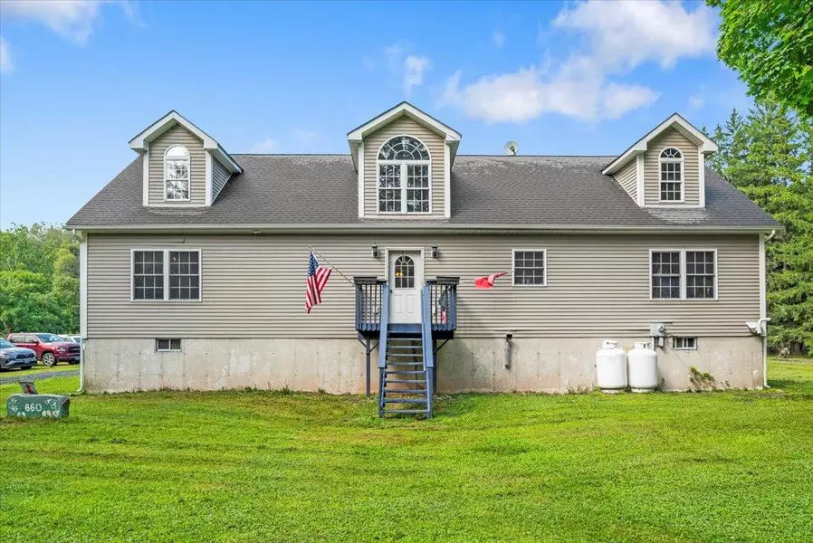660 Oakland Valley RD, Cuddebackville, NY 12729