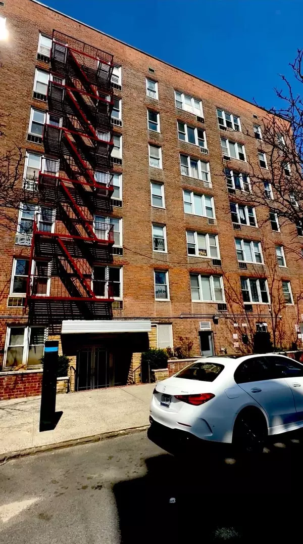 1332 Metropolitian AVE #2H, Bronx, NY 10462