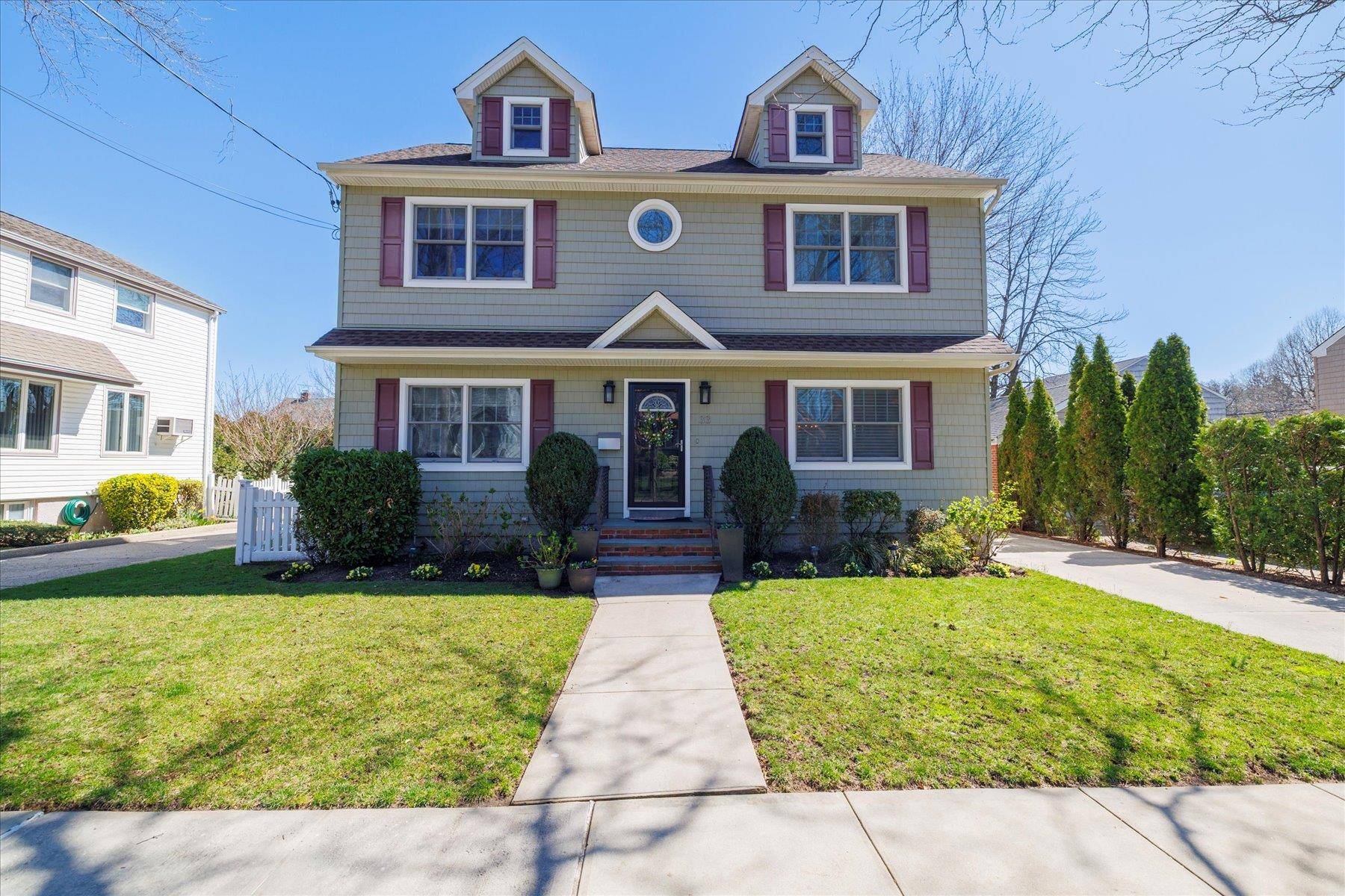 33 Clover AVE, Floral Park, NY 11001