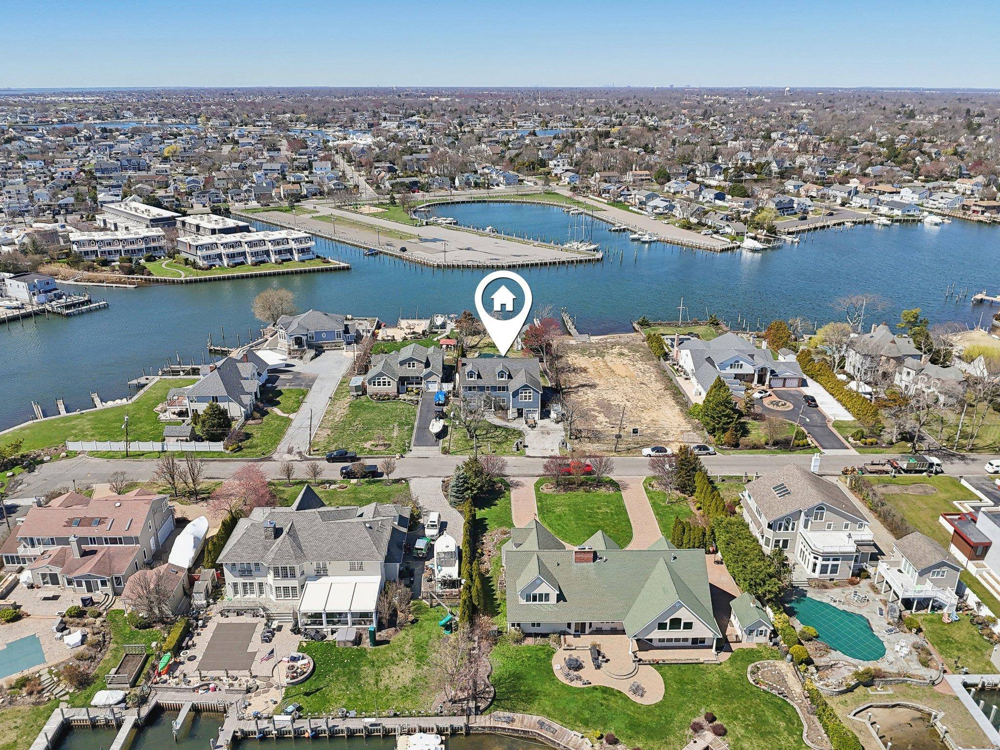 West Islip, NY 11795,230 W Islip RD