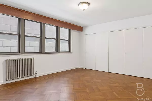 Astoria, NY 11106,36-13 10th ST