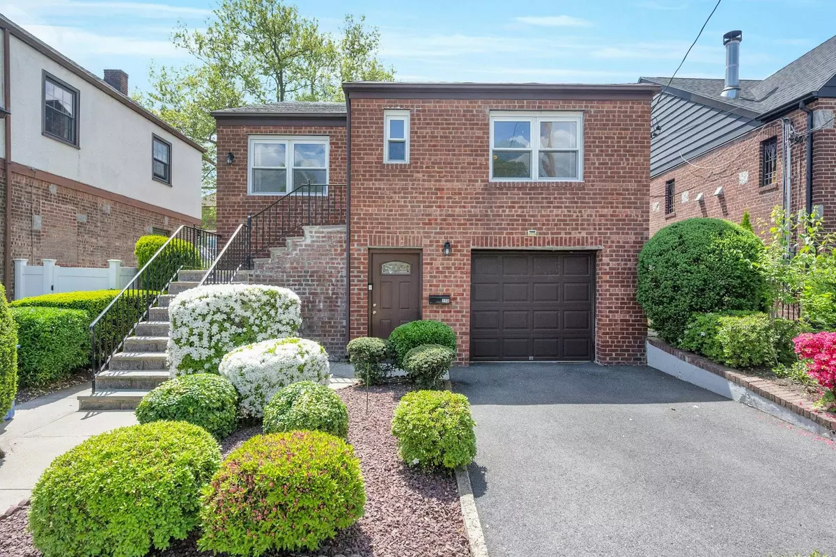 Yonkers, NY 10704,158 Kimball TER