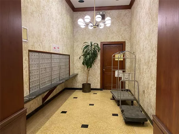 Flushing, NY 11355,41-40 Union ST #14T