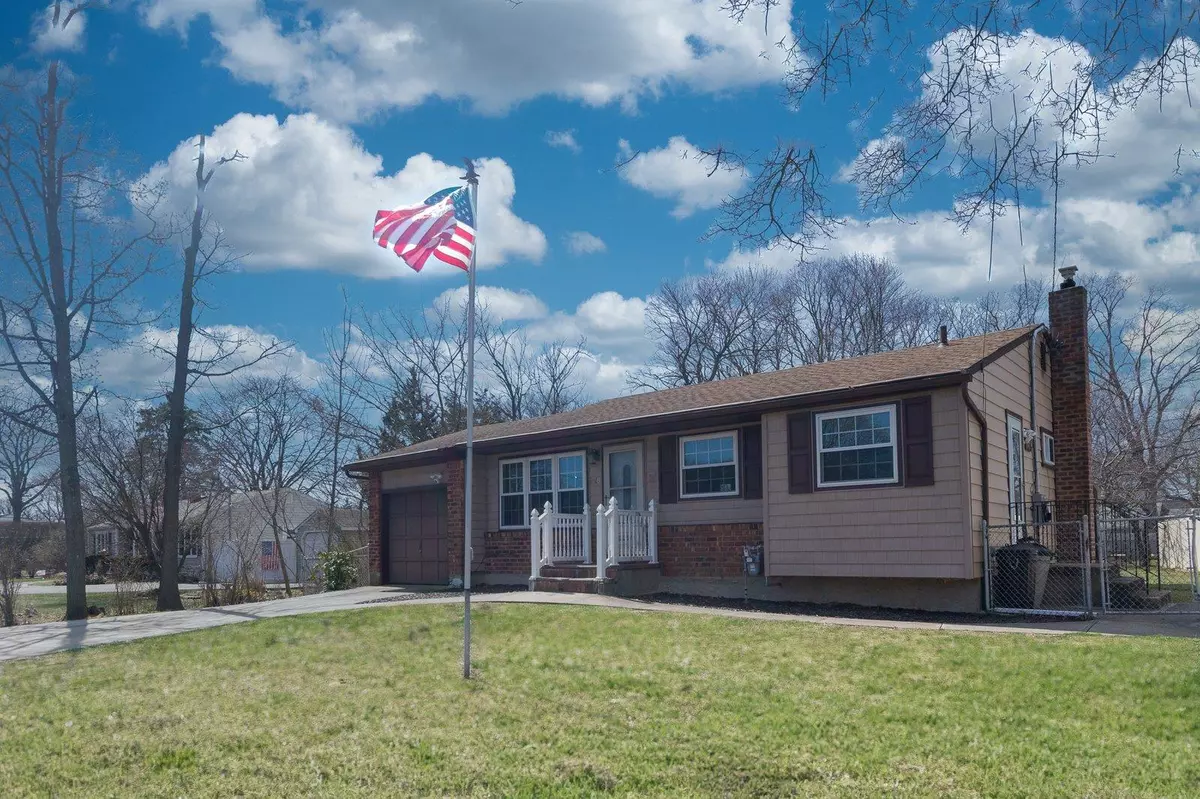 Bay Shore, NY 11706,1418 Manatuck BLVD