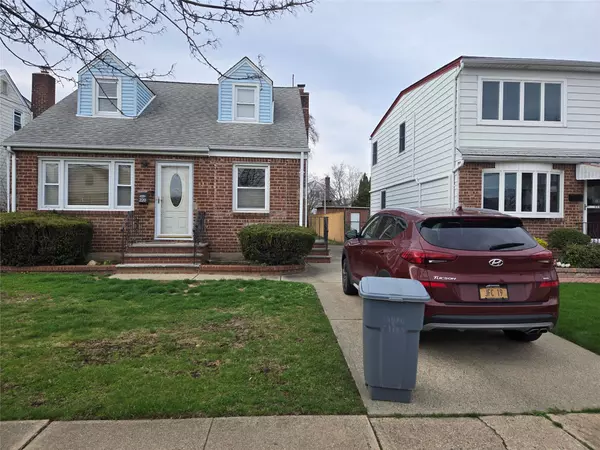 Mineola, NY 11501,220 Raff AVE