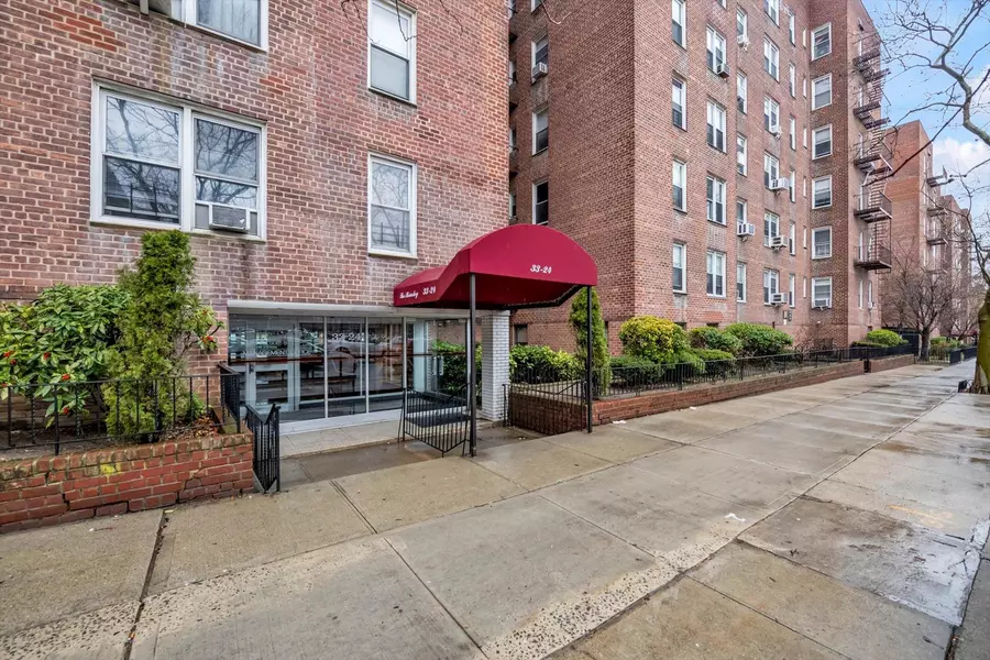33-24 93 ST #1T, Jackson Heights, NY 11372