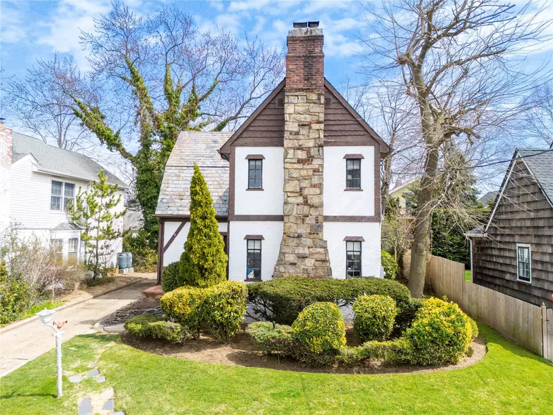 5 Shelton CT, Rockville Centre, NY 11570