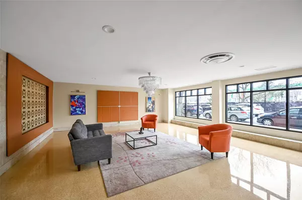 Corona, NY 11368,99-45 60 Ave #2A