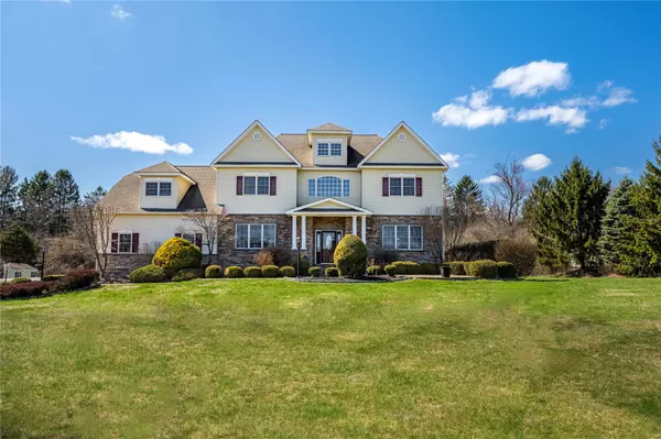 3 Madonna DR, Lagrangeville, NY 12540