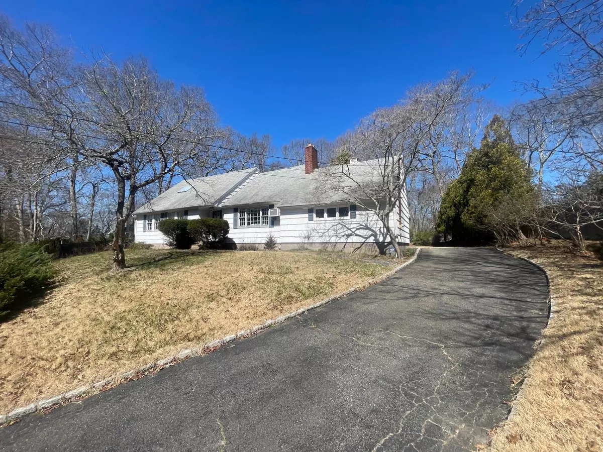 Southampton, NY 11968,7 Woods
