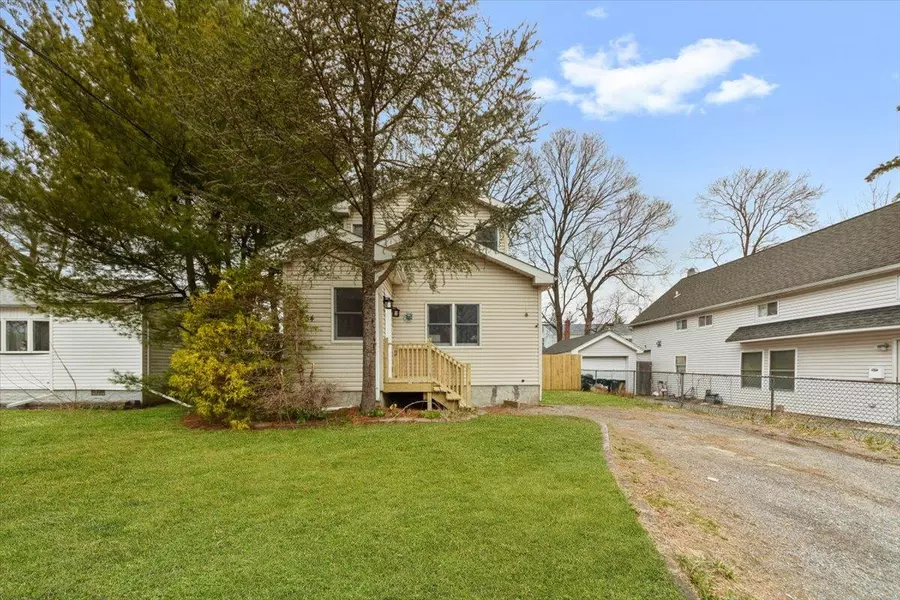 54 Blythe RD, Ronkonkoma, NY 11779