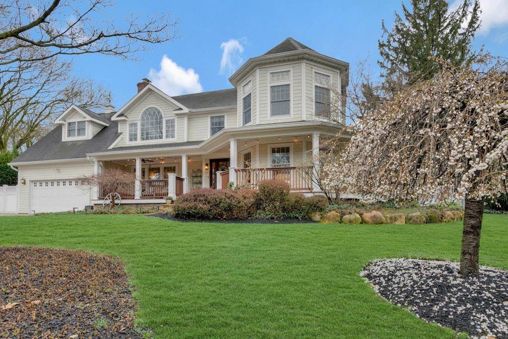Huntington, NY 11743,48 Hildreth AVE