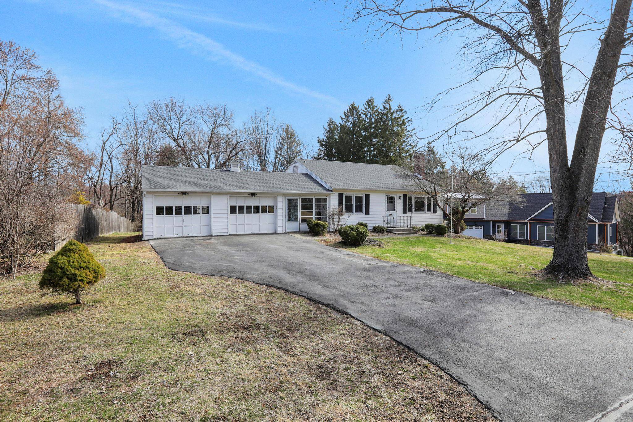 127 Cavo DR, Poughkeepsie, NY 12603
