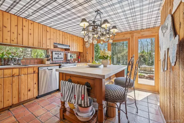 East Hampton, NY 11937,4 Marion LN