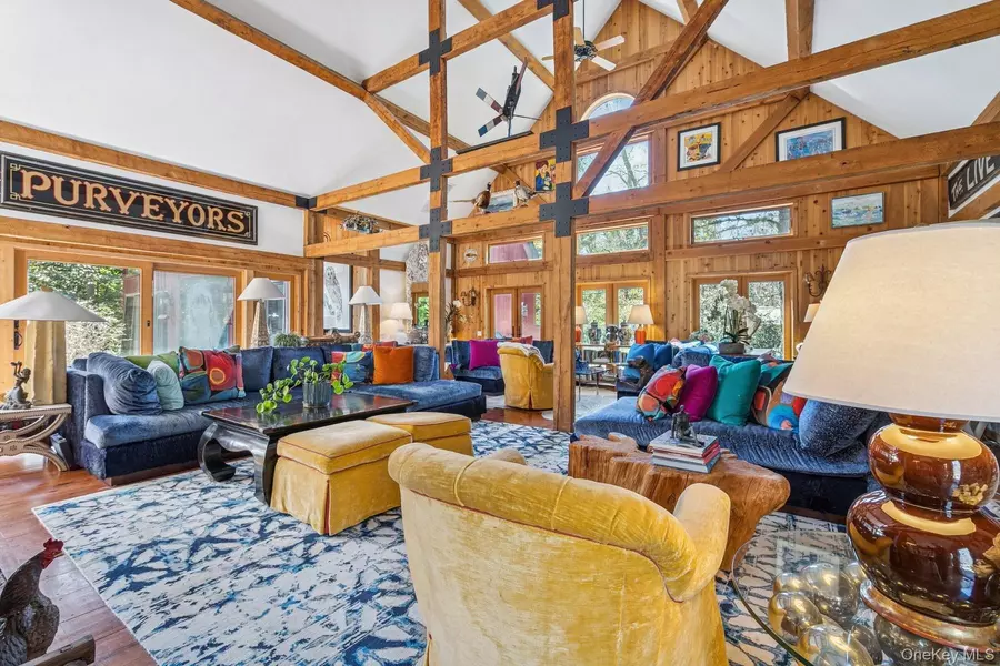 4 Marion LN, East Hampton, NY 11937