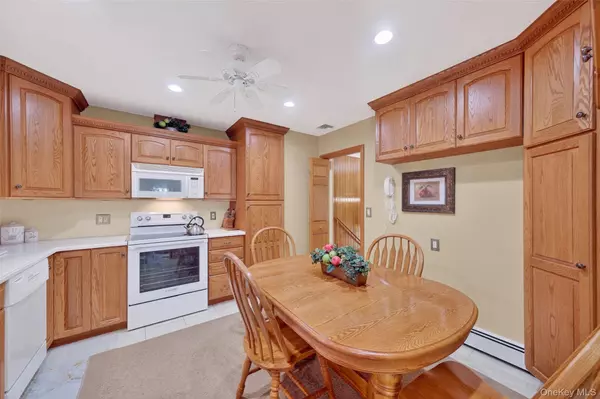 Poughkeepsie, NY 12603,6 North DR